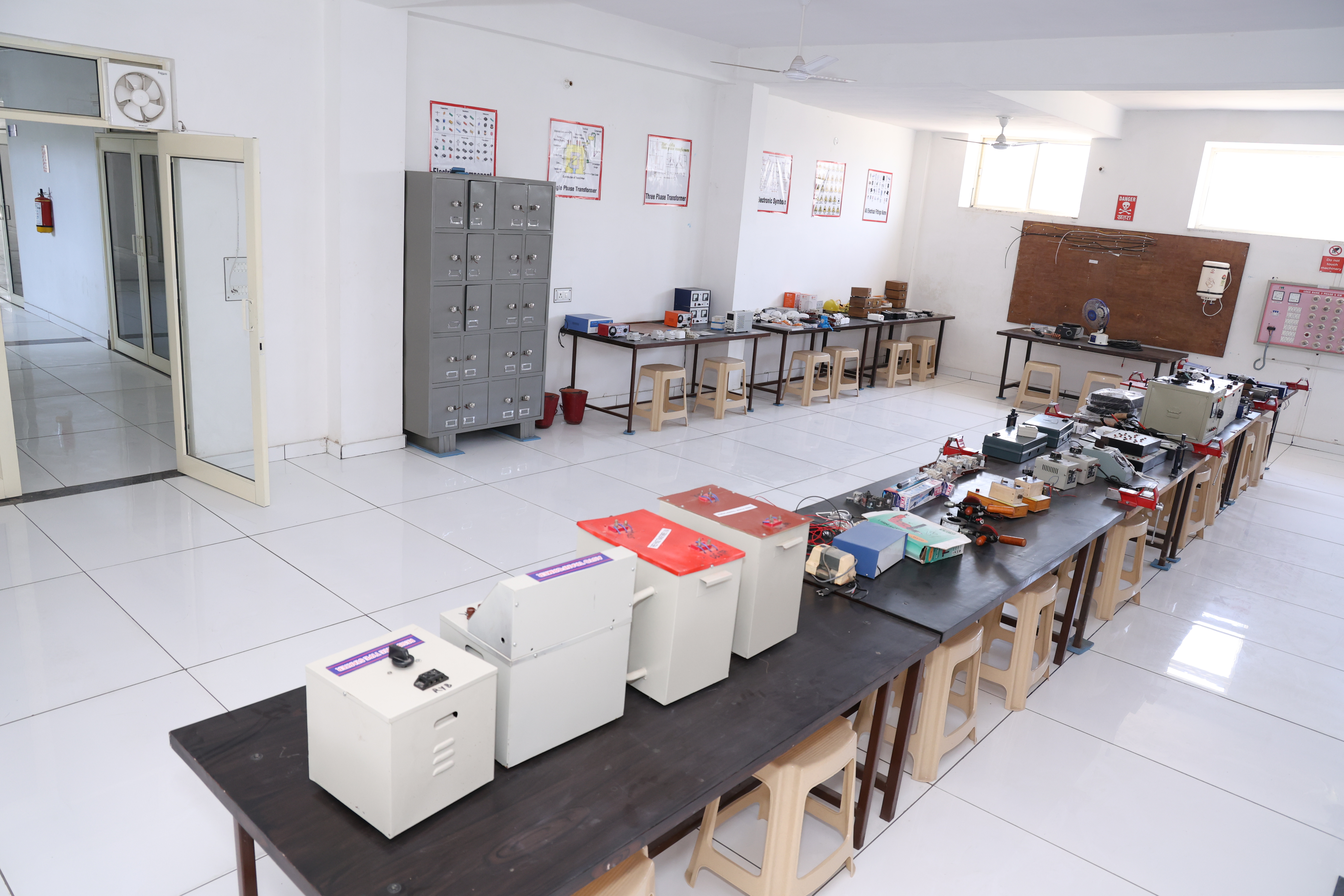 ELECTRICIAN LAB